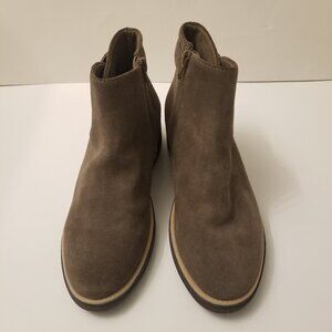 Clarks Olive Suede Ankle Boots   size 7